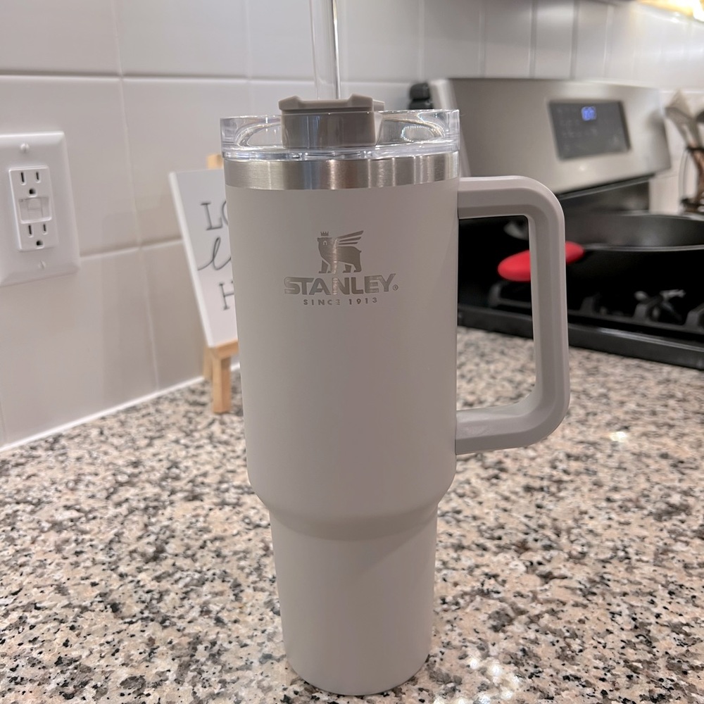 Brand new, never used Stanley 40oz Adventure Quencher Travel Tumbler in Ash